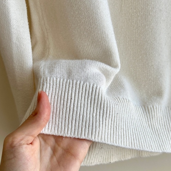 GAP Women’s Classic Crewneck Off-White Sweater, Size Medium - Picture 9 of 15